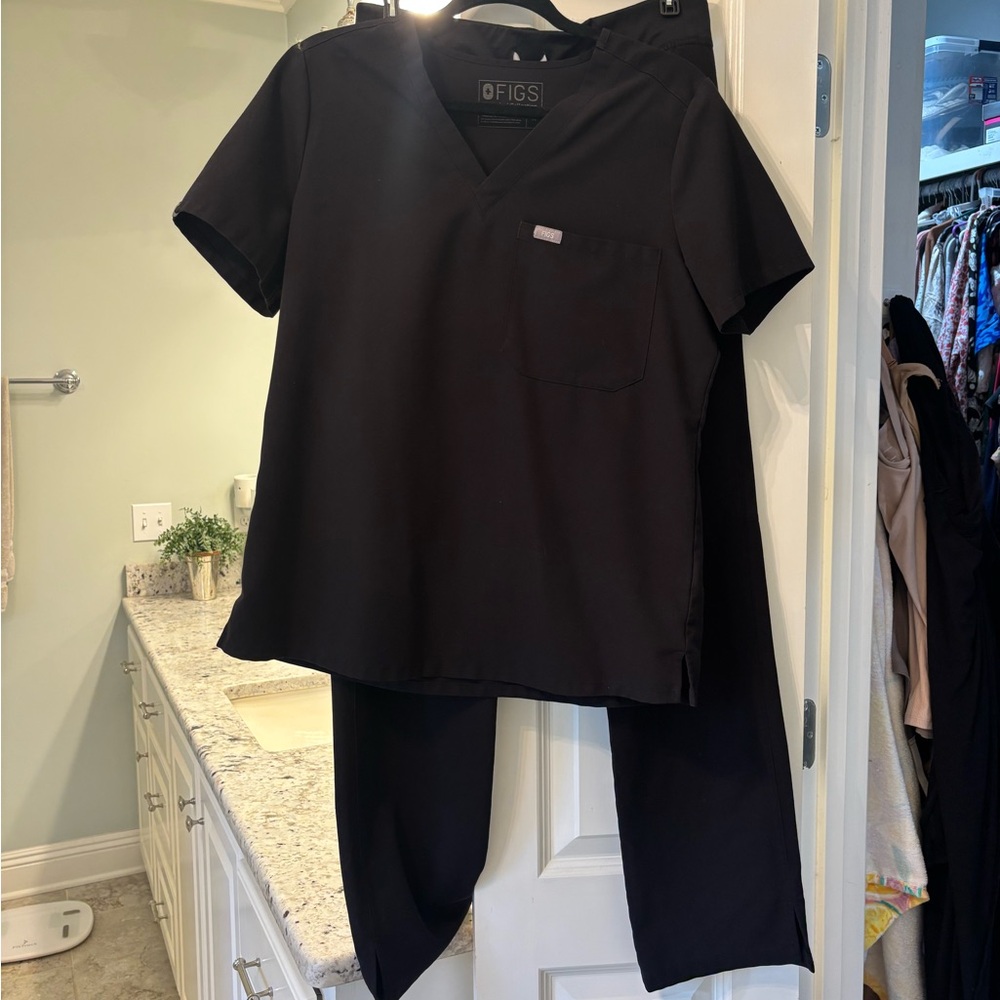 Figs Classic Black Scrub Set